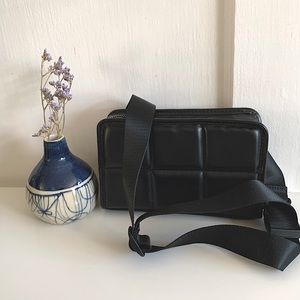 Quilted Hip bag with adjustable strap, black, new